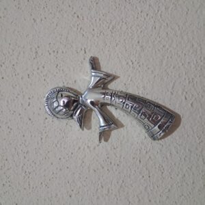 Ángel de pewter cantando